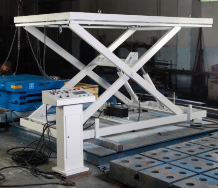 Одноножничныи? гидравлическии? стол